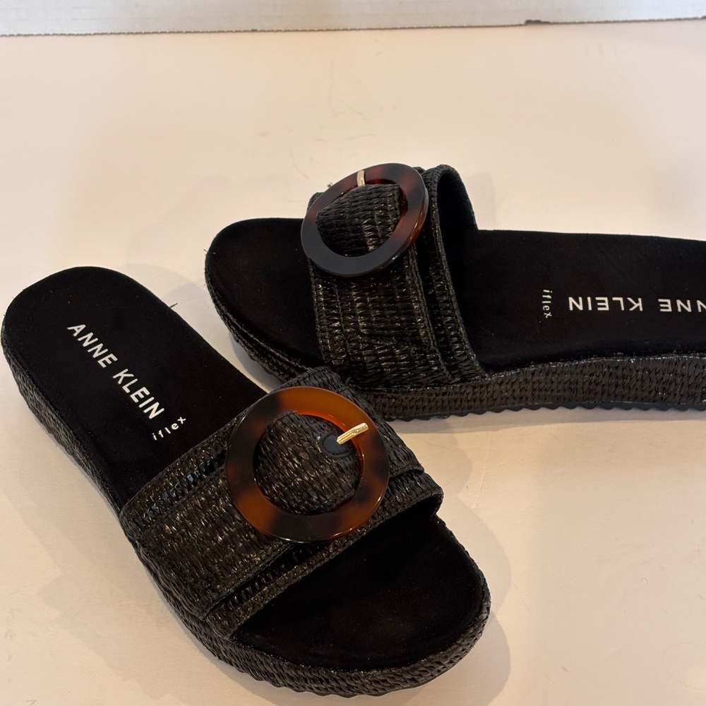 Anne Klein iflex Women's SZ 6.5M Slip On Black w/ Brown Faux Buckle Sandal EUC - Picture 3 of 10